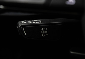 Подержанный автомобиль Audi A4 Sedan 2016 года (23 фото)