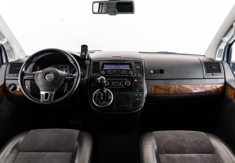 Подержанный автомобиль Volkswagen Multivan 2010 года (10 фото)