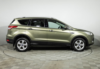 Подержанный автомобиль Ford Kuga 2014 года (4 фото)