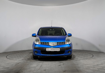 Подержанный автомобиль Nissan Note 2007 года (2 фото)
