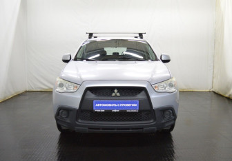 Подержанный автомобиль Mitsubishi ASX 2010 года (2 фото)