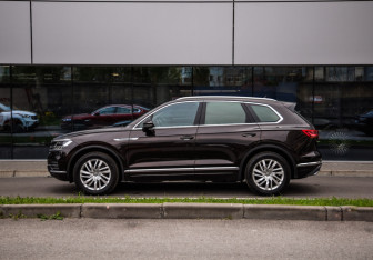 Подержанный автомобиль Volkswagen Touareg 2018 года (9 фото)
