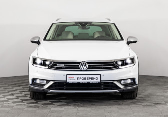 Подержанный автомобиль Volkswagen Passat Wagon 2019 года (3 фото)