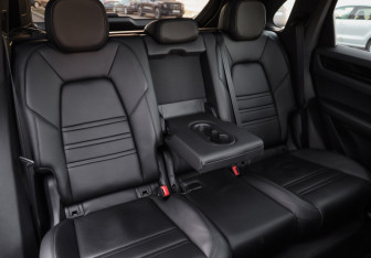 Подержанный автомобиль Porsche Cayenne 2019 года (29 фото)