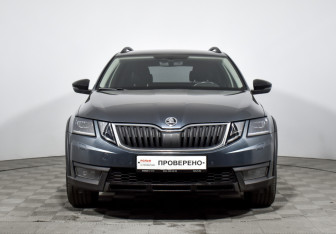 Подержанный автомобиль Skoda Octavia Wagon 2017 года (2 фото)