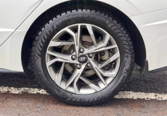 Подержанный автомобиль Hyundai Sonata 2021 года (8 фото)