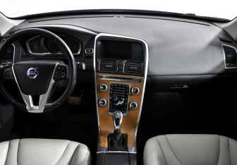 Подержанный автомобиль Volvo XC60 2015 года (15 фото)