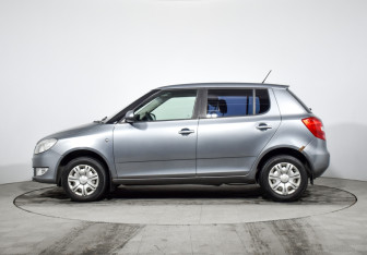 Подержанный автомобиль Skoda Fabia Hatchback 2012 года (8 фото)