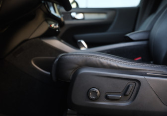 Подержанный автомобиль Volvo XC40 2019 года (23 фото)