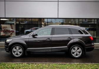 Подержанный автомобиль Audi Q7 2012 года (8 фото)