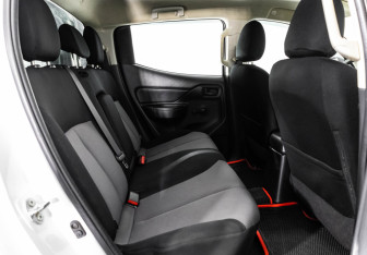 Подержанный автомобиль Mitsubishi L200 2019 года (15 фото)
