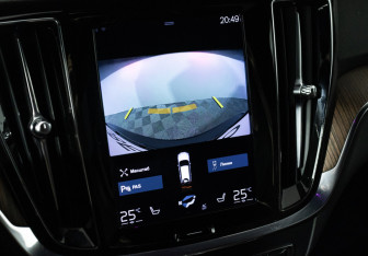 Подержанный автомобиль Volvo V60 Cross Country 2021 года (17 фото)