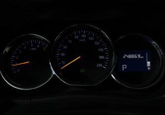 Подержанный автомобиль Renault Duster 2015 года (12 фото)