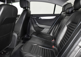 Подержанный автомобиль Volkswagen Passat Sedan 2011 года (12 фото)