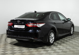 Подержанный автомобиль Toyota Camry Sedan 2019 года (5 фото)