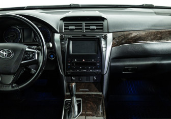 Подержанный автомобиль Toyota Camry Sedan 2017 года (14 фото)