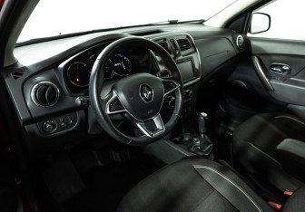 Подержанный автомобиль Renault Logan Sedan 2019 года (11 фото)