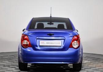 Подержанный автомобиль Chevrolet Aveo Sedan 2012 года (5 фото)