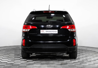 Подержанный автомобиль Kia Sorento 2015 года (6 фото)