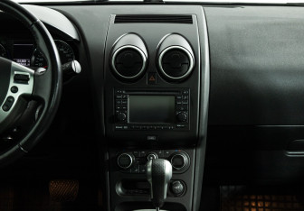 Подержанный автомобиль Nissan Qashqai 2013 года (14 фото)