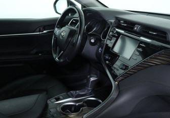 Подержанный автомобиль Toyota Camry Sedan 2019 года (18 фото)