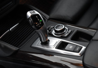 Подержанный автомобиль BMW X6 2013 года (11 фото)