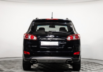 Подержанный автомобиль Hyundai Santa Fe 2011 года (6 фото)