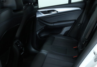 Подержанный автомобиль BMW X3 2019 года (22 фото)