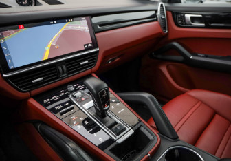 Подержанный автомобиль Porsche Cayenne 2019 года (25 фото)