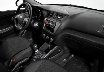 Подержанный автомобиль Kia Rio Sedan 2015 года (12 фото)