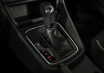 Подержанный автомобиль SEAT Leon Hatchback 2013 года (15 фото)