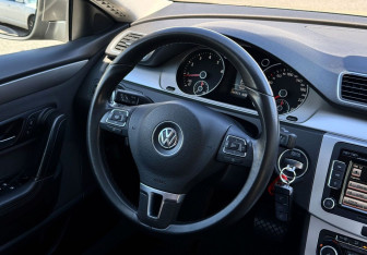 Подержанный автомобиль Volkswagen Passat CC 2011 года (10 фото)