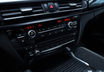 Подержанный автомобиль BMW X6 2018 года (15 фото)