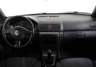 Подержанный автомобиль Skoda Octavia Liftback 2008 года (9 фото)