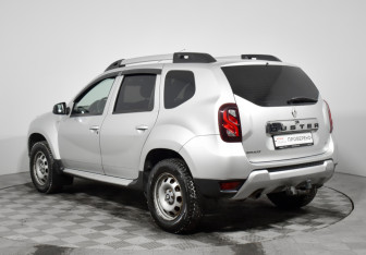Подержанный автомобиль Renault Duster 2016 года (7 фото)