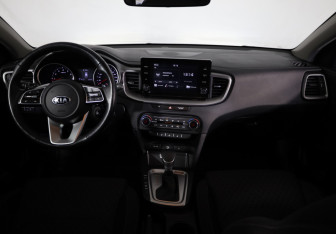 Подержанный автомобиль Kia Ceed Hatchback 2021 года (9 фото)
