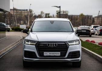 Подержанный автомобиль Audi Q7 2018 года (3 фото)