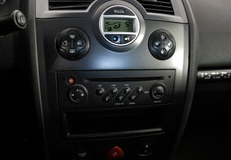 Подержанный автомобиль Renault Megane Sedan 2008 года (13 фото)