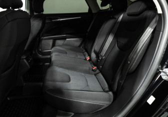 Подержанный автомобиль Ford Mondeo Sedan 2018 года (10 фото)