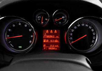 Подержанный автомобиль Opel Mokka 2013 года (18 фото)