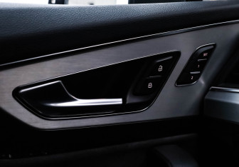 Подержанный автомобиль Audi Q7 2016 года (2 фото)