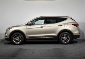 Подержанный автомобиль Hyundai Santa Fe 2016 года (8 фото)