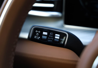 Подержанный автомобиль Hongqi H9 2024 года (19 фото)