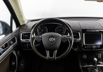 Подержанный автомобиль Volkswagen Touareg 2012 года (11 фото)