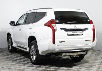 Подержанный автомобиль Mitsubishi Pajero Sport 2019 года (7 фото)