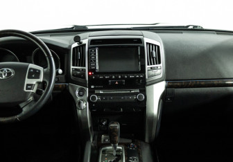 Подержанный автомобиль Toyota Land Cruiser Suv 2014 года (14 фото)