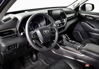 Подержанный автомобиль Toyota Highlander 2021 года (9 фото)