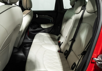 Подержанный автомобиль MINI Hatch 2021 года (10 фото)