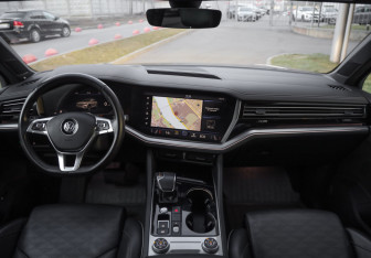 Подержанный автомобиль Volkswagen Touareg 2020 года (10 фото)
