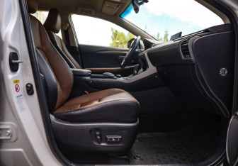 Подержанный автомобиль Lexus NX 2017 года (26 фото)